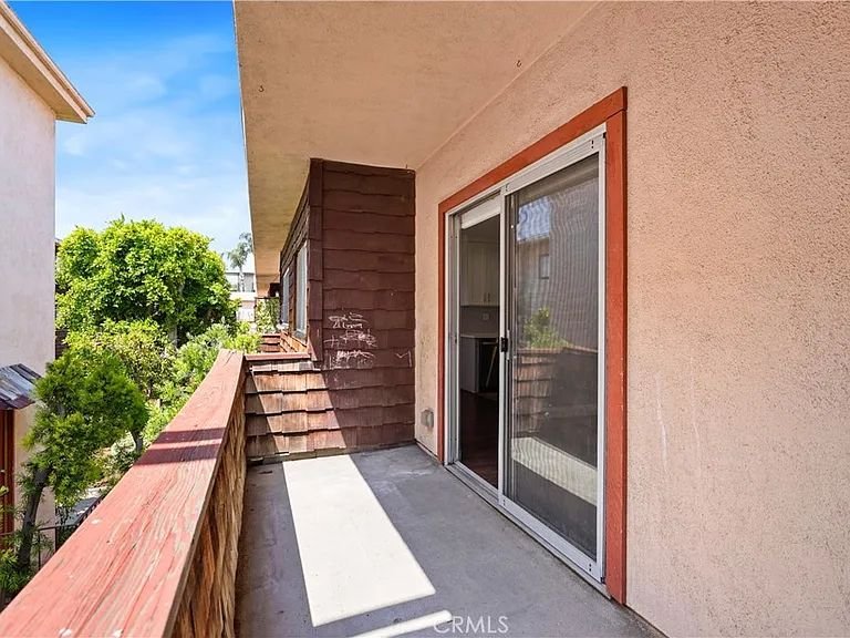 Newcastle Ave APT 66, Encino, CA