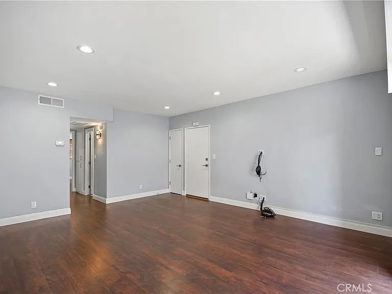 Newcastle Ave APT 66, Encino, CA
