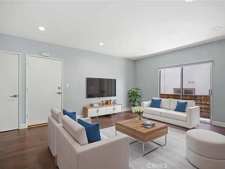 Newcastle Ave APT 66, Encino, CA