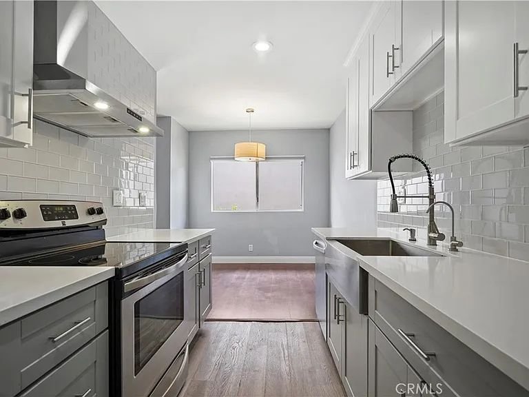 Newcastle Ave APT 66, Encino, CA