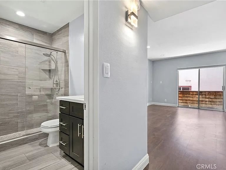 Newcastle Ave APT 66, Encino, CA