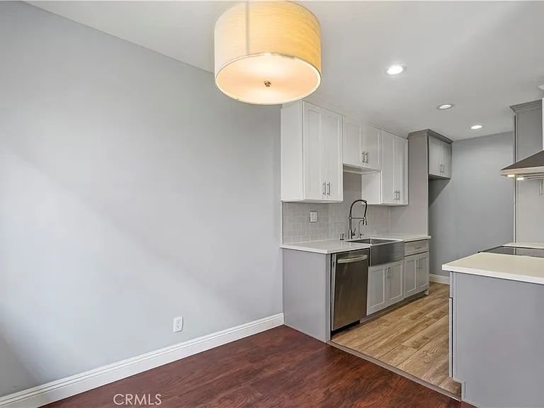 Newcastle Ave APT 66, Encino, CA